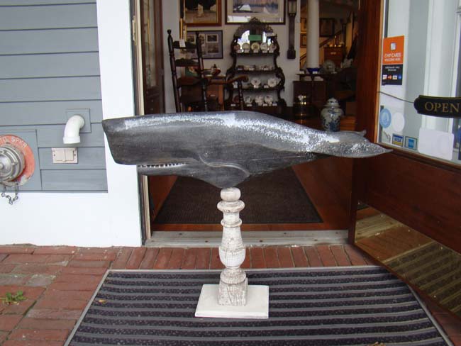 A charming folk art carving of a sperm whale, 20th century — image 3